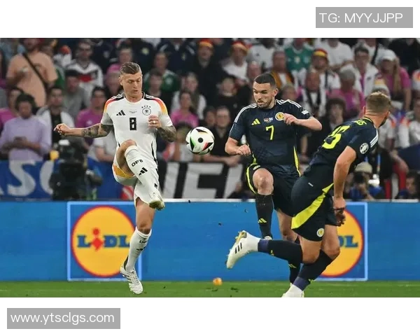 著名足球明星皮的传奇人生与辉煌成就全景回顾