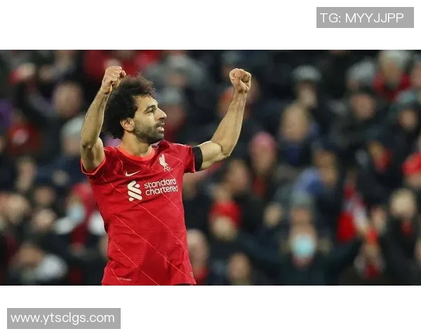 红色42号足球明星的传奇之路与背后的奋斗故事