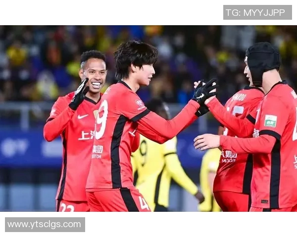 中超足球明星赛激情四溢球星汇聚展现足球魅力与团队精神