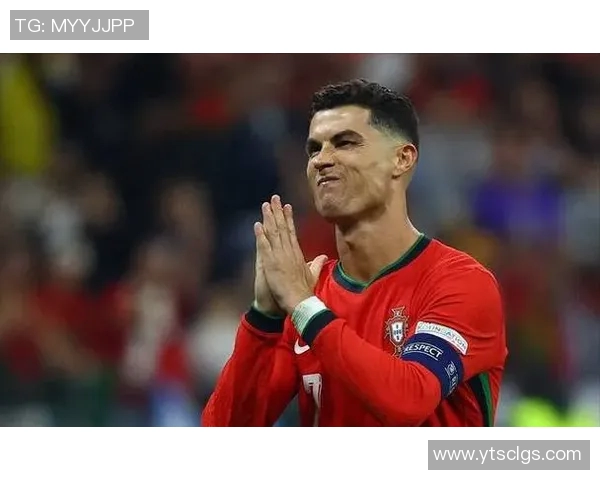 意大利足球明星赛场趣事频发笑声不断引发球迷热议