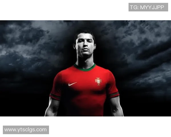 美式足球明星汤姆的传奇人生与赛场辉煌成就揭秘