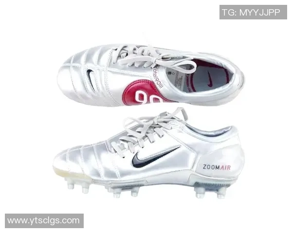 怀旧风潮再起老式疙瘩足球鞋带你重温经典绿茵岁月