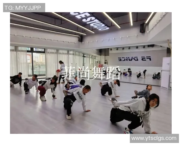 成都街舞队中路突破分析与反思探讨街舞战术的得失与未来发展